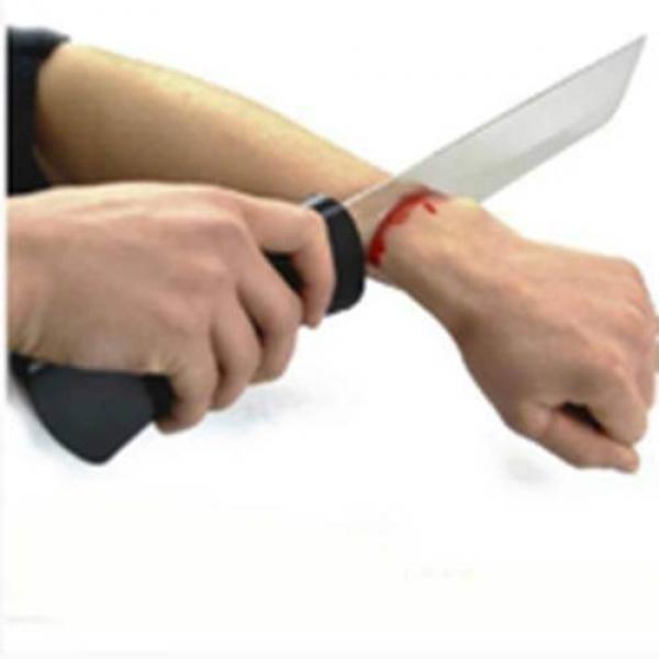 Knife Thru Arm - Coltello attarverso il braccio