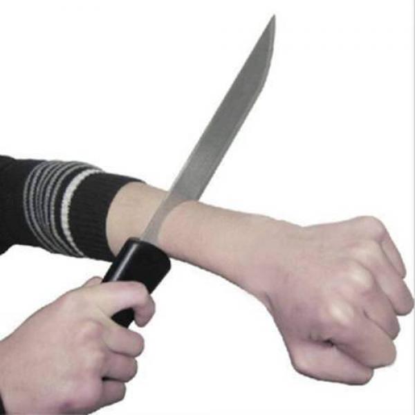 Knife Thru Arm - Coltello attarverso il braccio