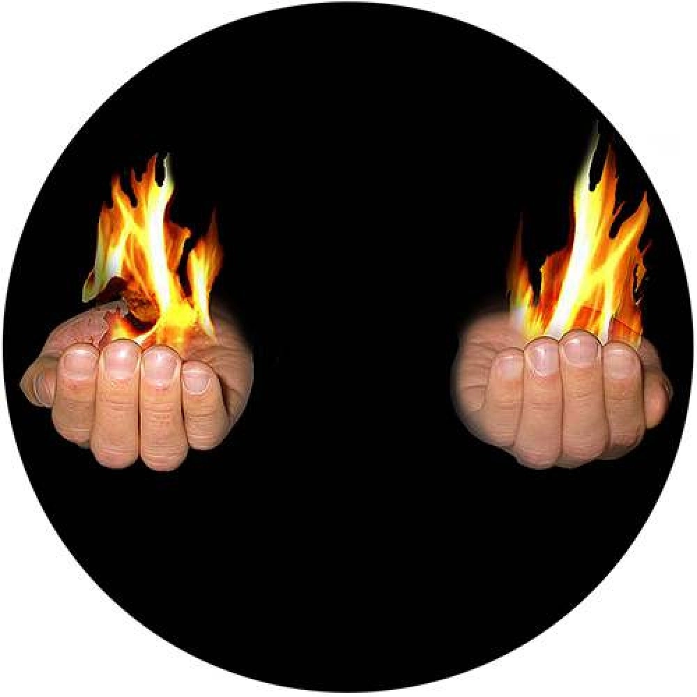 Fiamme dalle mani