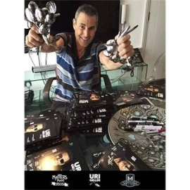 Uri Geller Trilogy (Signed Spoon & Box 3 DVD Set) by Uri Geller and Masters of Magic