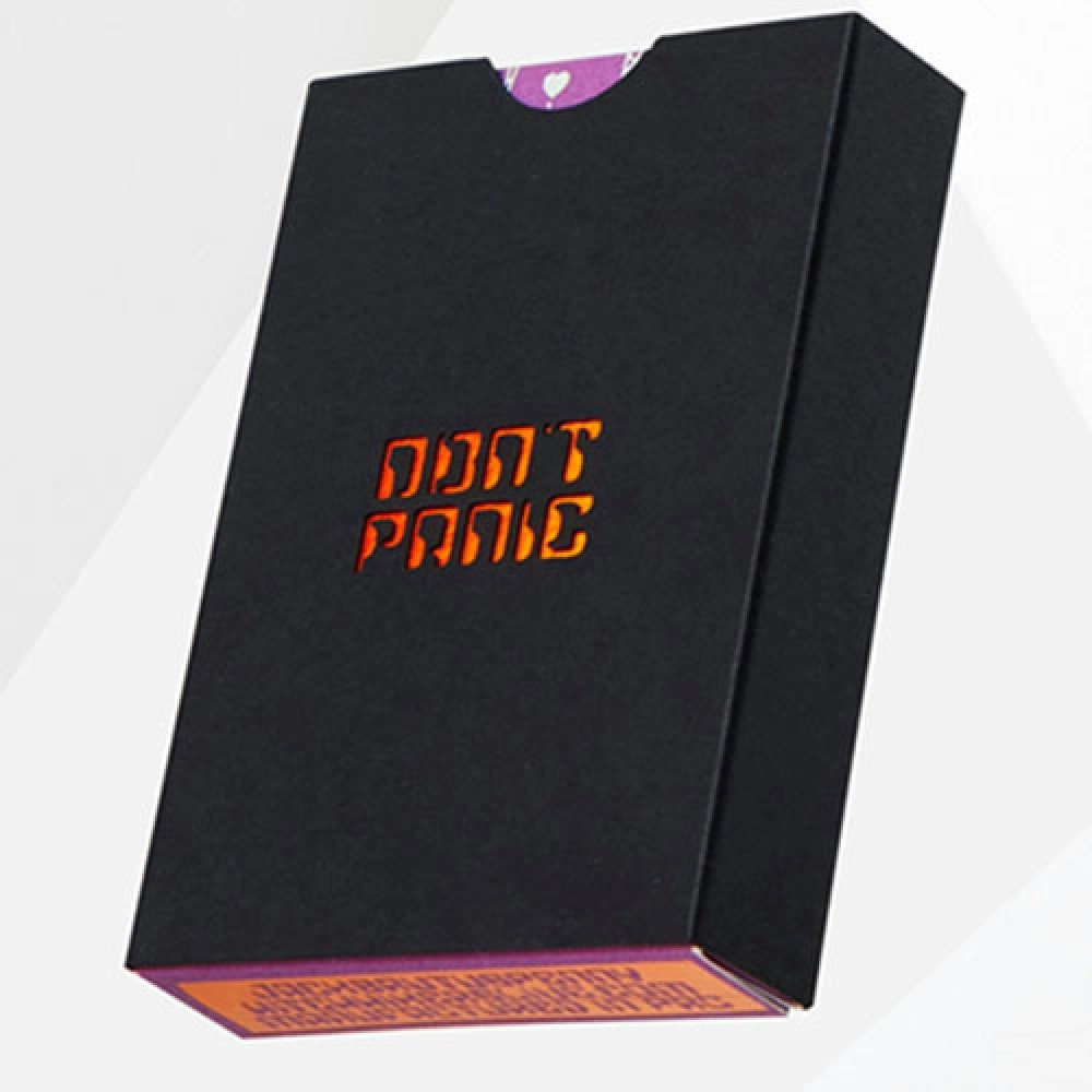 Mazzo di carte The Hitchhiker's Guide to The Galaxy- The Infinite Improbability Deck (Don't Panic Purple)