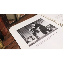 A La Zombie Plus by Ian Adair - Libro