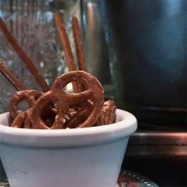 BRETZEL (Gimmick and Online Instructions) by Mickael Chatelain