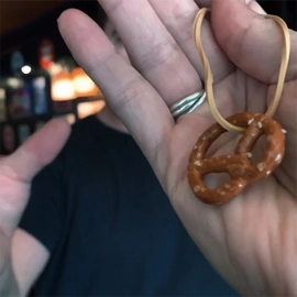 BRETZEL (Gimmick and Online Instructions) by Mickael Chatelain