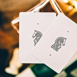 Mazzo di carte Knights V2 (White) Playing Cards by Madison and Ramsey - Ellusionist