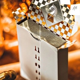 Mazzo di carte Knights V2 (White) Playing Cards by Madison and Ramsey - Ellusionist