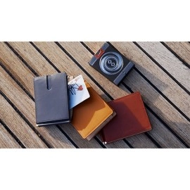 Modern Card to Wallet Insta (Black) by Quiver