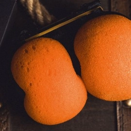 L Holder (Double Ball) by Long Long & Bacon Magic