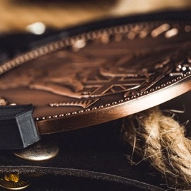 L Holder (Single Jumbo Coin 2.7"-3.2") by Long Long & Bacon Magic