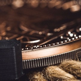 L Holder (Double Jumbo Coins 2.7"-3.2") by Long Long & Bacon Magic