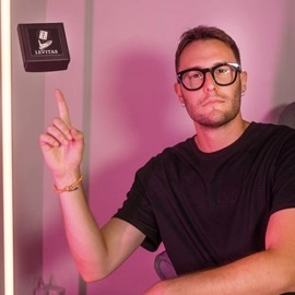 Levitas by Jack Nobile and Piero Puddu